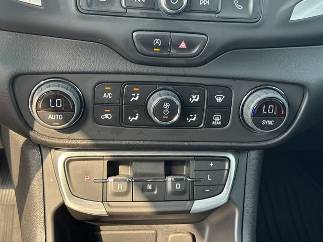 Used 2024 GMC Terrain SLE w/ Driver Convenience Package FWD image 17