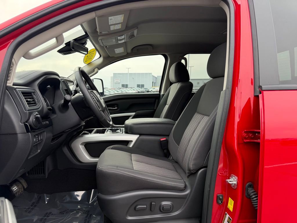 Used 2024 Nissan Titan SV w/ SV Convenience Package image 12