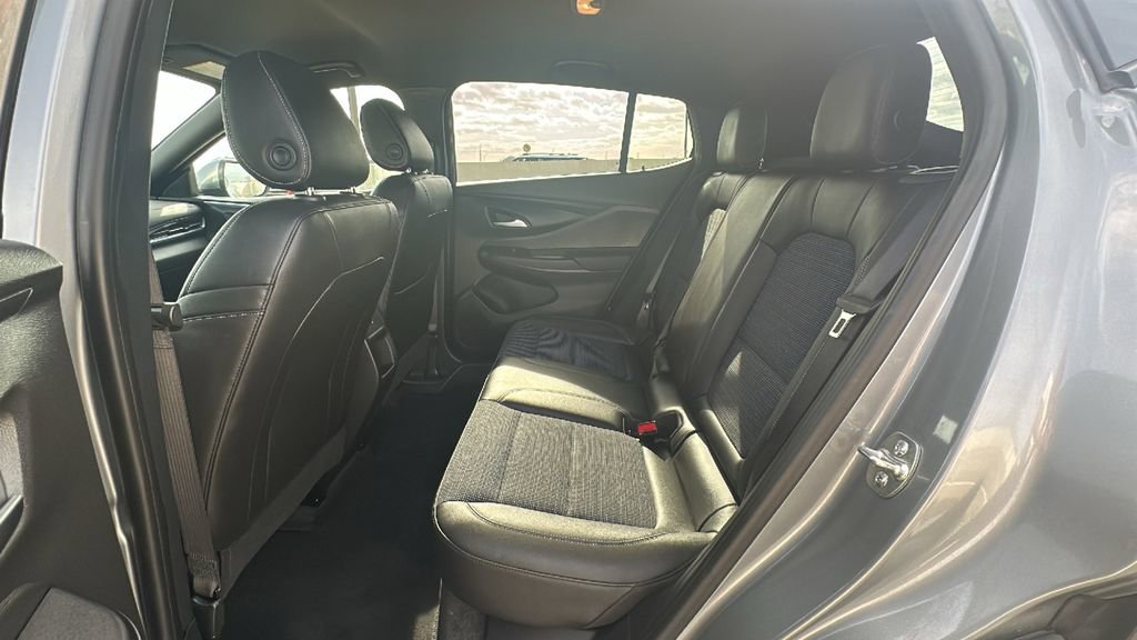 Used 2025 Buick Envista Preferred image 31