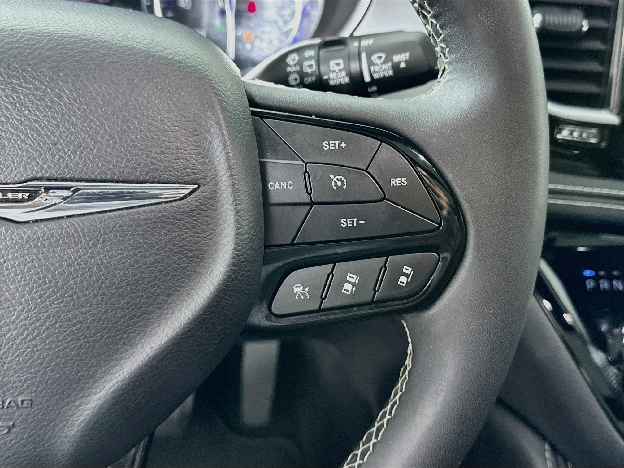 Used 2025 Chrysler Pacifica Limited FWD image 13