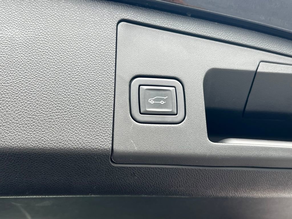 Used 2024 Cadillac XT4 Premium Luxury image 19