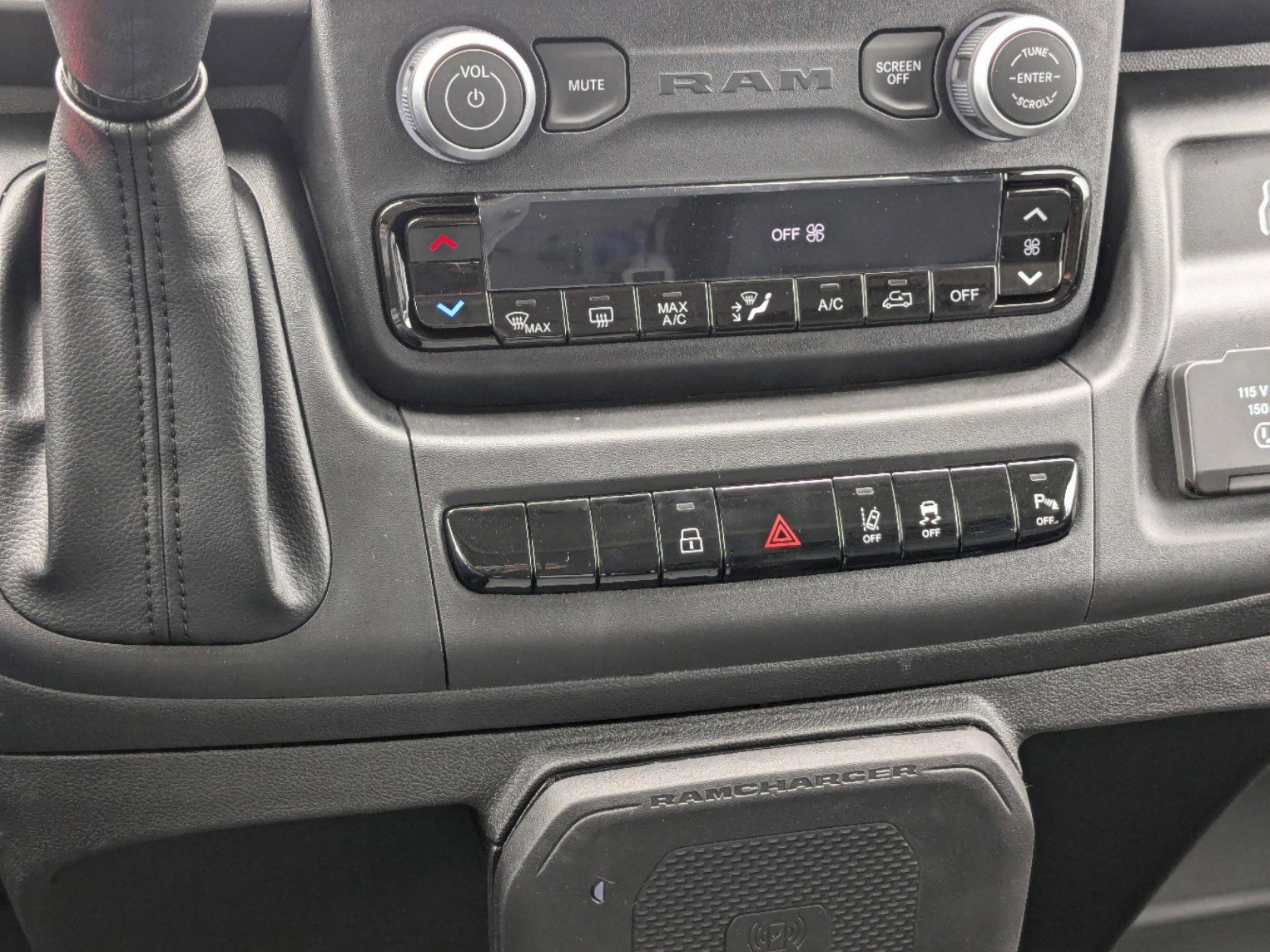 New 2025 RAM ProMaster 3500 w/ Leather Interior Group image 21