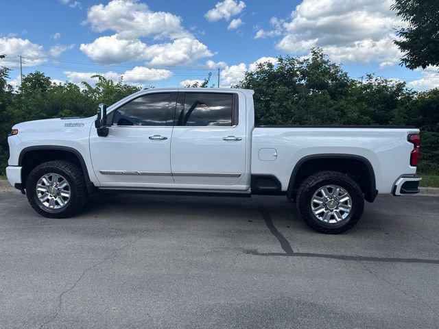 Used 2024 Chevrolet Silverado 2500 High Country w/ High Country Premium Package AWD/4WD image 5