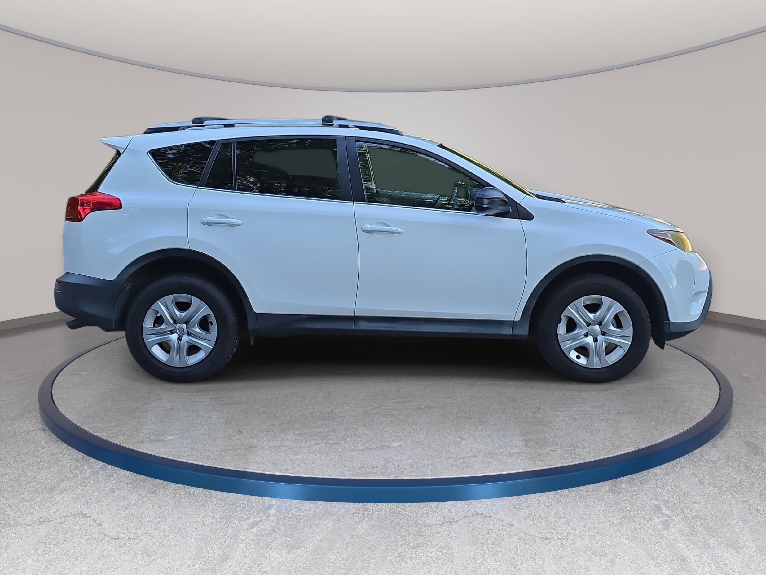 Used 2013 Toyota RAV4 LE FWD image 4