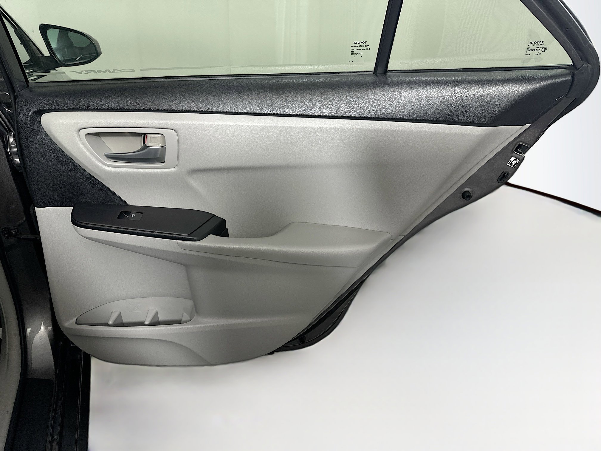 Used 2016 Toyota Camry LE FWD image 27