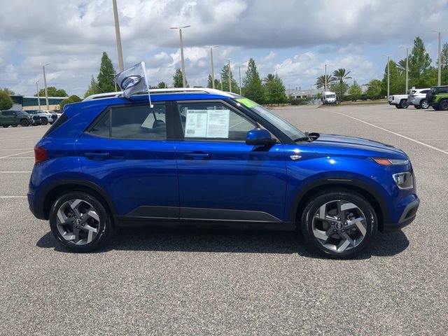 Used 2025 Hyundai Venue SEL FWD image 3