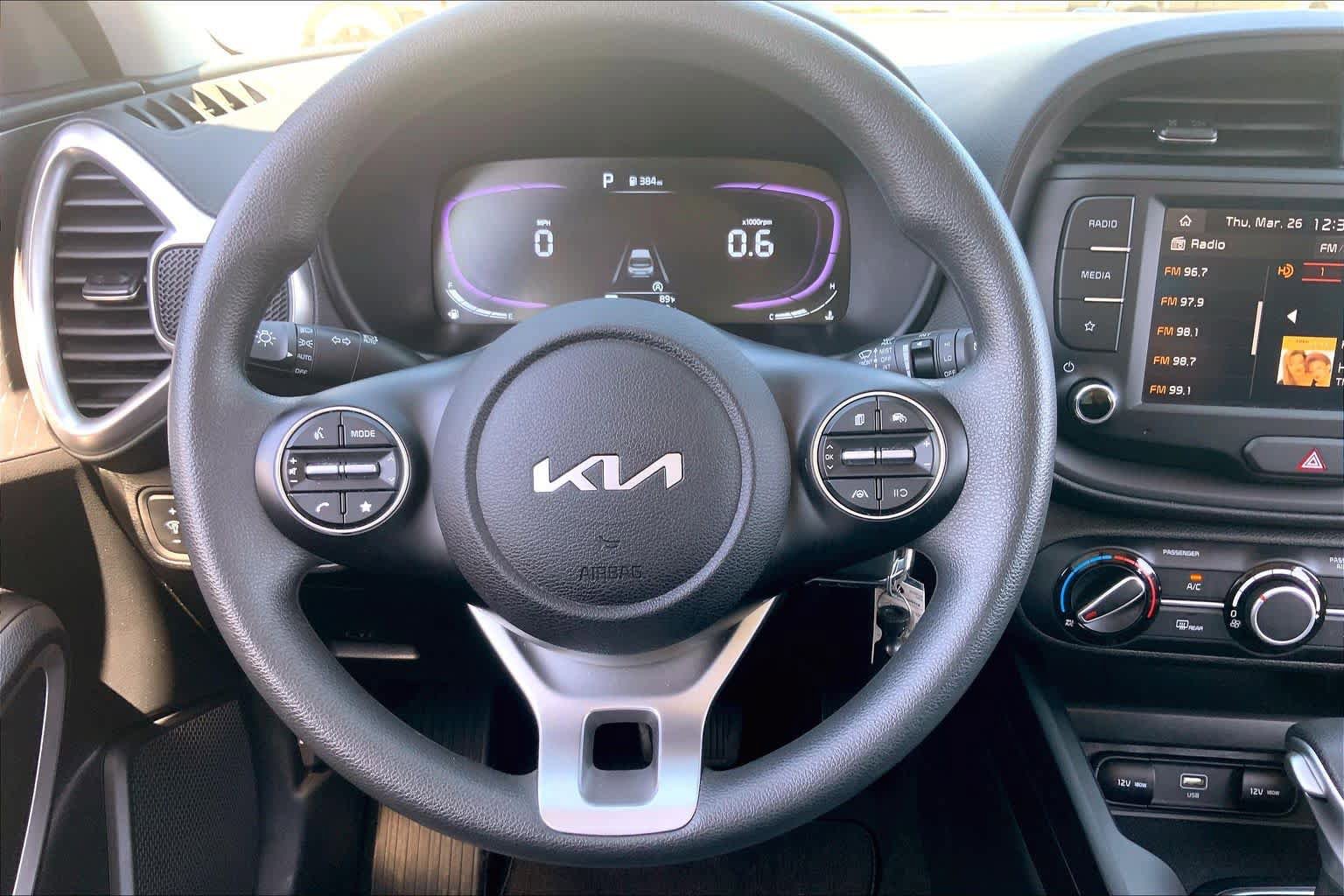 Used 2025 Kia Soul LX w/ LX Technology Package FWD image 6