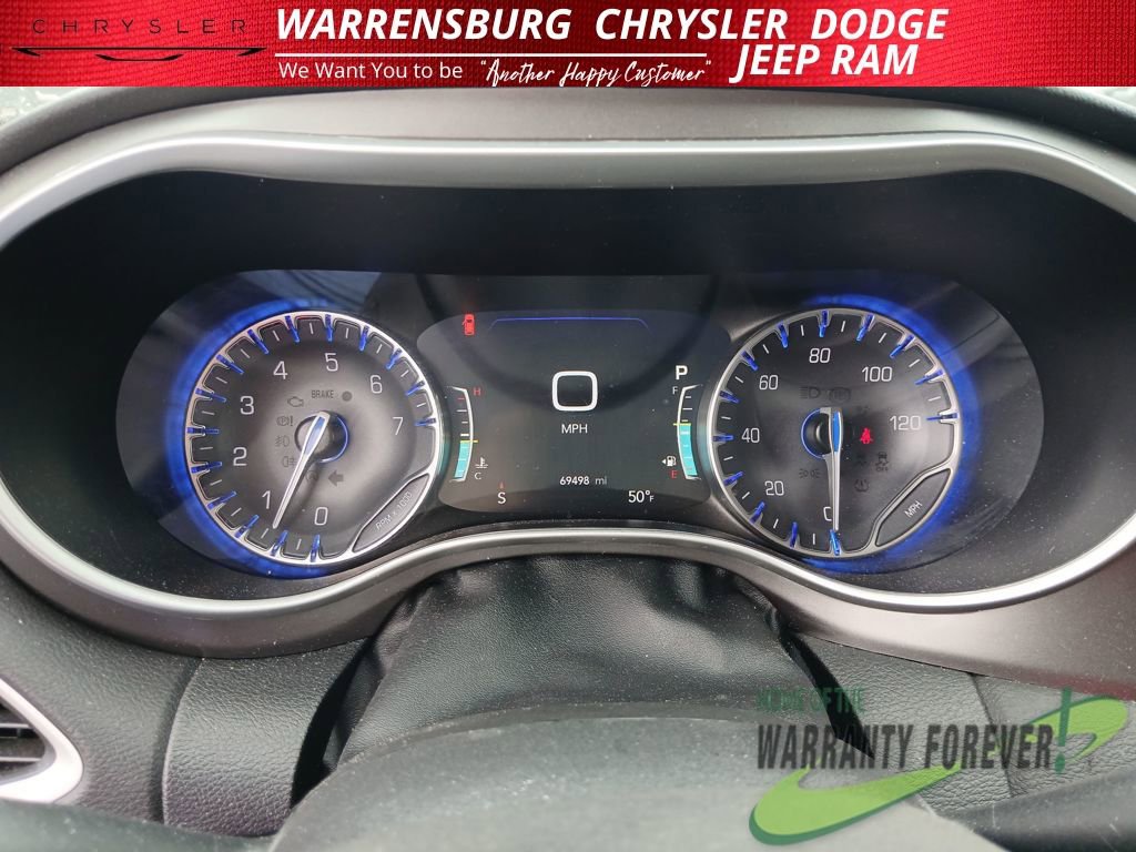 Used 2024 Chrysler Pacifica Touring-L image 16