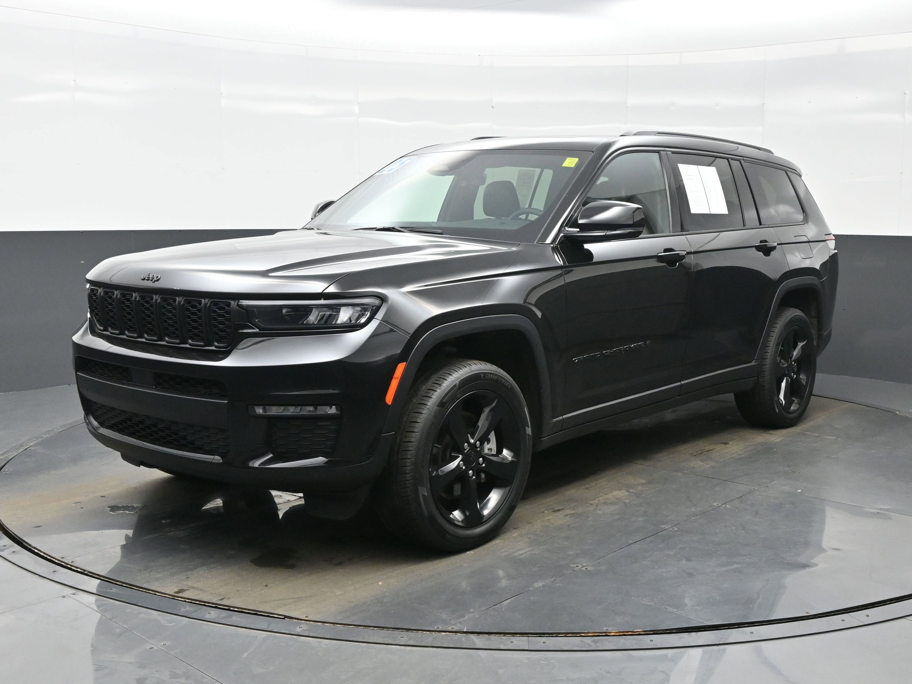 Used 2025 Jeep Grand Cherokee L Limited w/ Black Appearance Package image 2