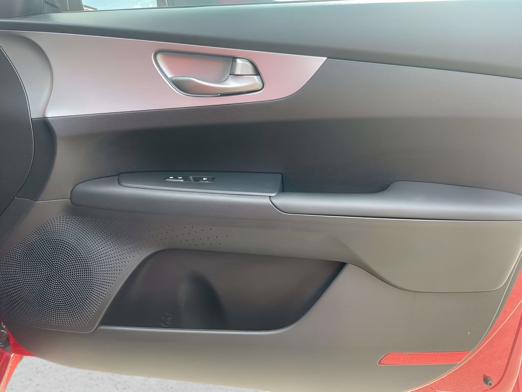 Used 2022 Kia Forte LXS FWD image 7
