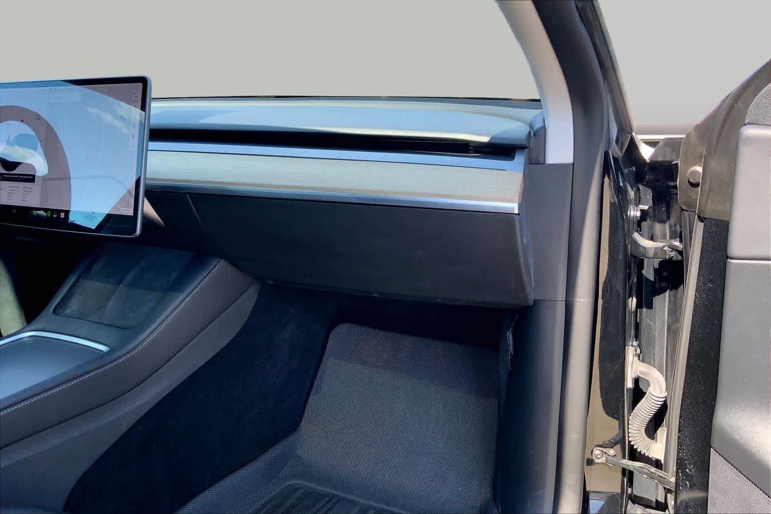 Used 2021 Tesla Model Y Long Range AWD/4WD image 18