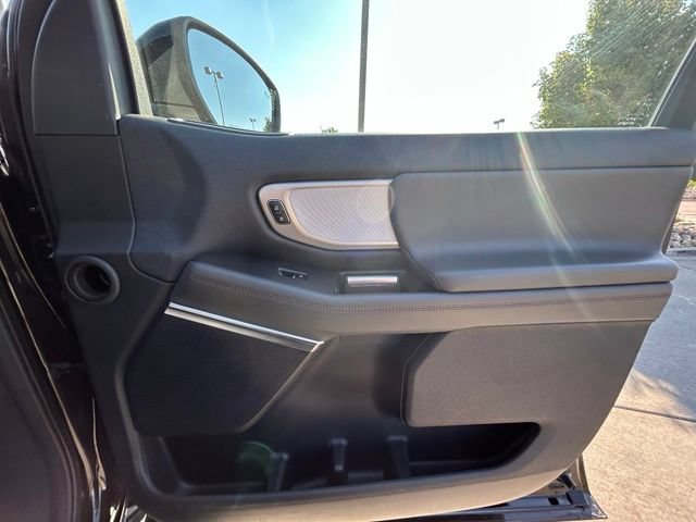Used 2025 Ford Expedition Active AWD/4WD image 33