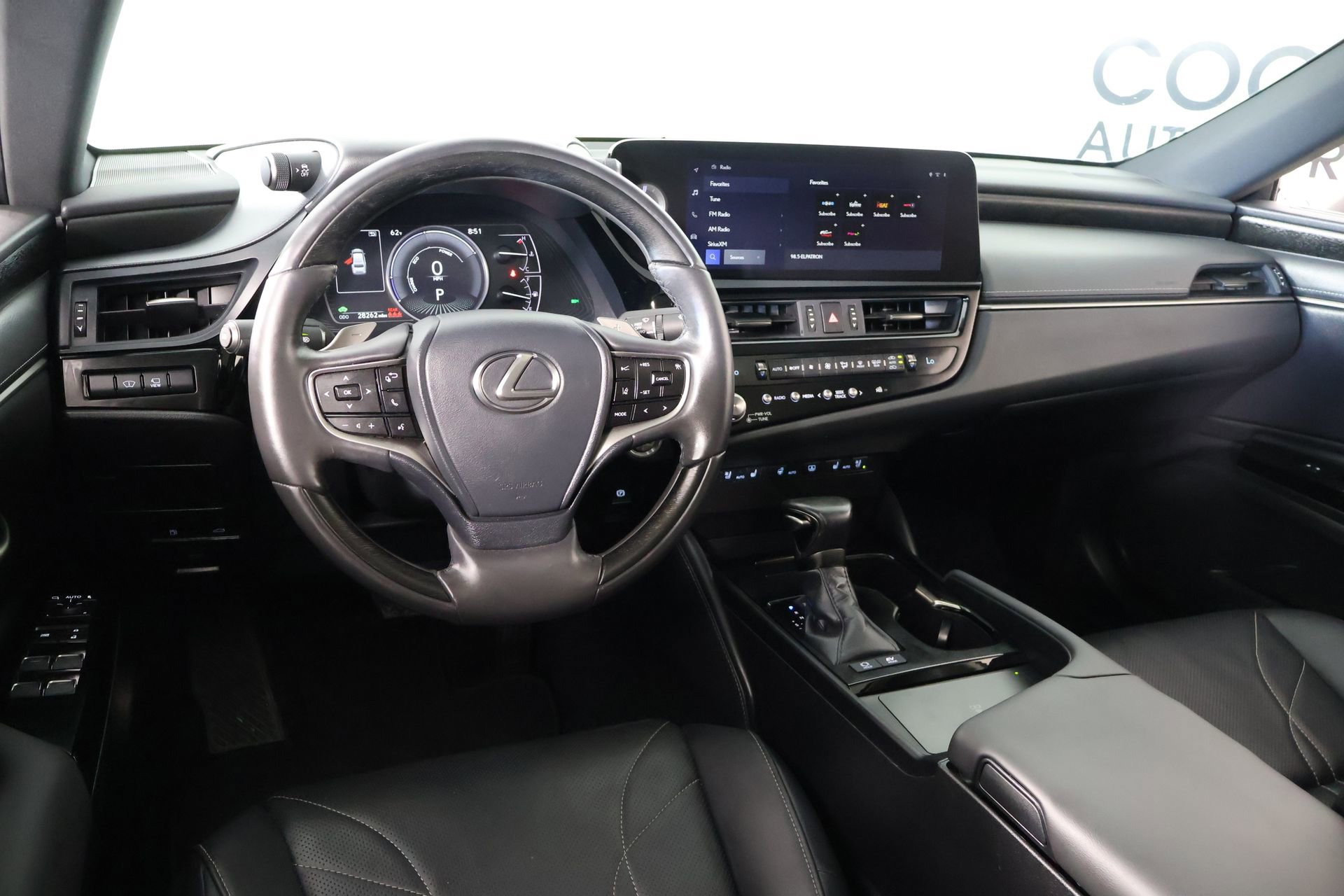 Used 2024 Lexus ES 300h w/ Technology Package FWD image 2