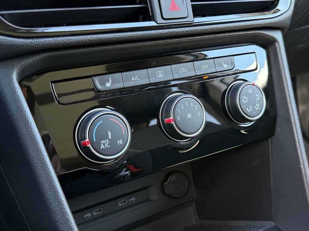 Used 2023 Volkswagen Taos SE w/ Panoramic Sunroof Package image 16