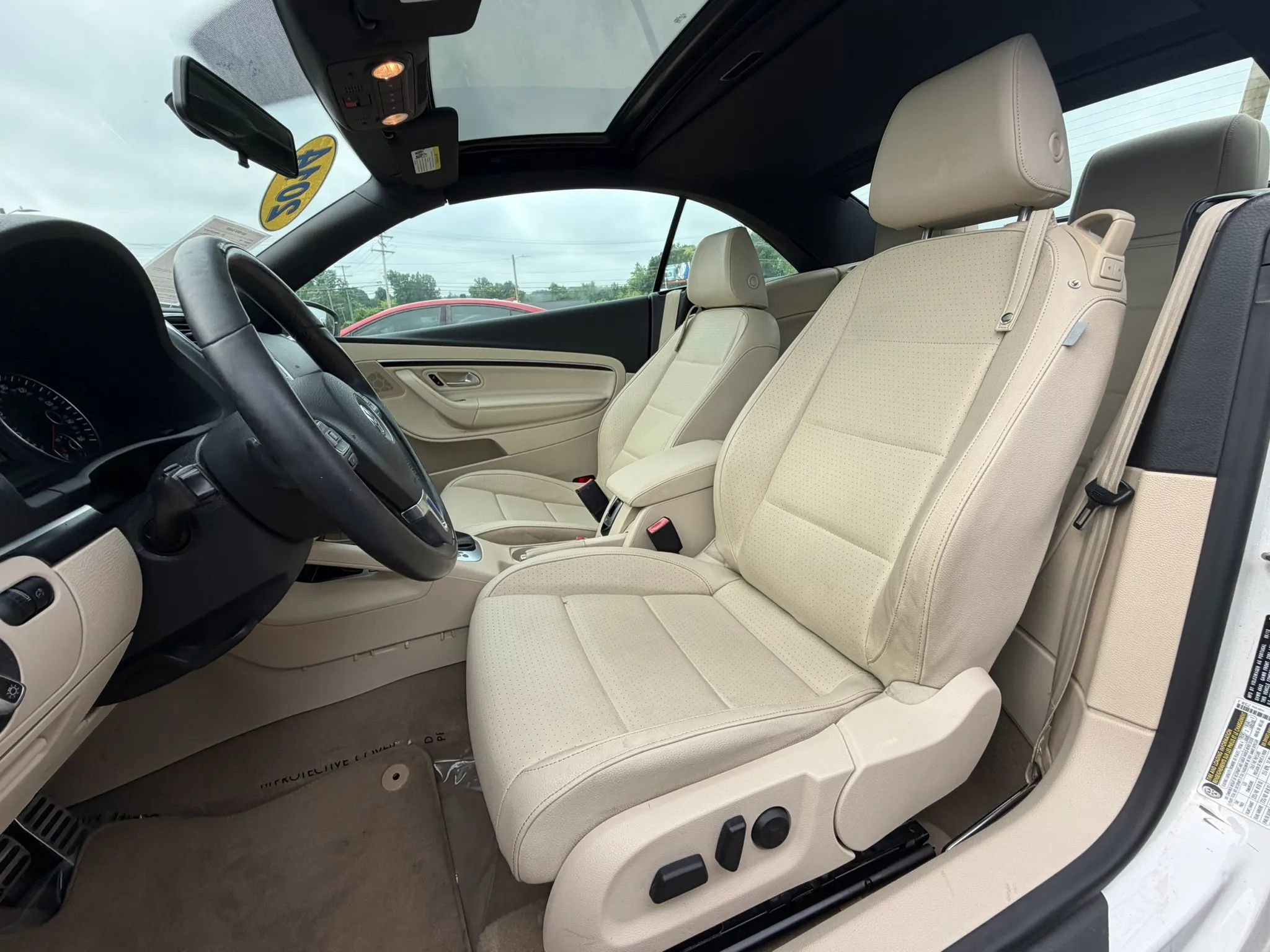 Used 2014 Volkswagen Eos FWD image 12