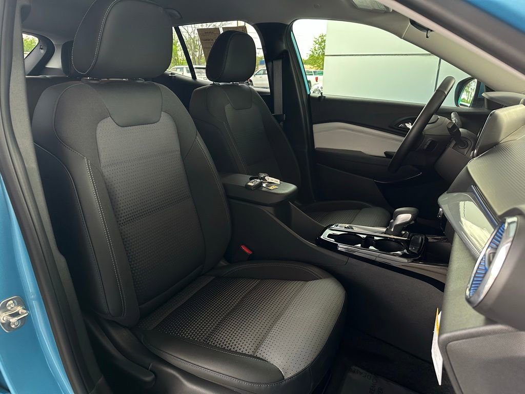 Used 2025 Chevrolet Trax LT w/ Driver Confidence Package image 18