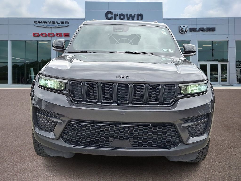 Used 2023 Jeep Grand Cherokee Altitude image 2