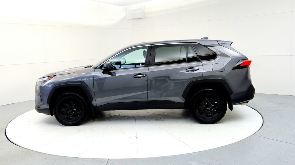 Used 2023 Toyota RAV4 LE AWD/4WD image 3