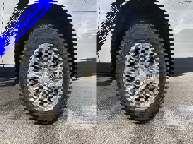 New 2025 Chevrolet Suburban Premier image 32