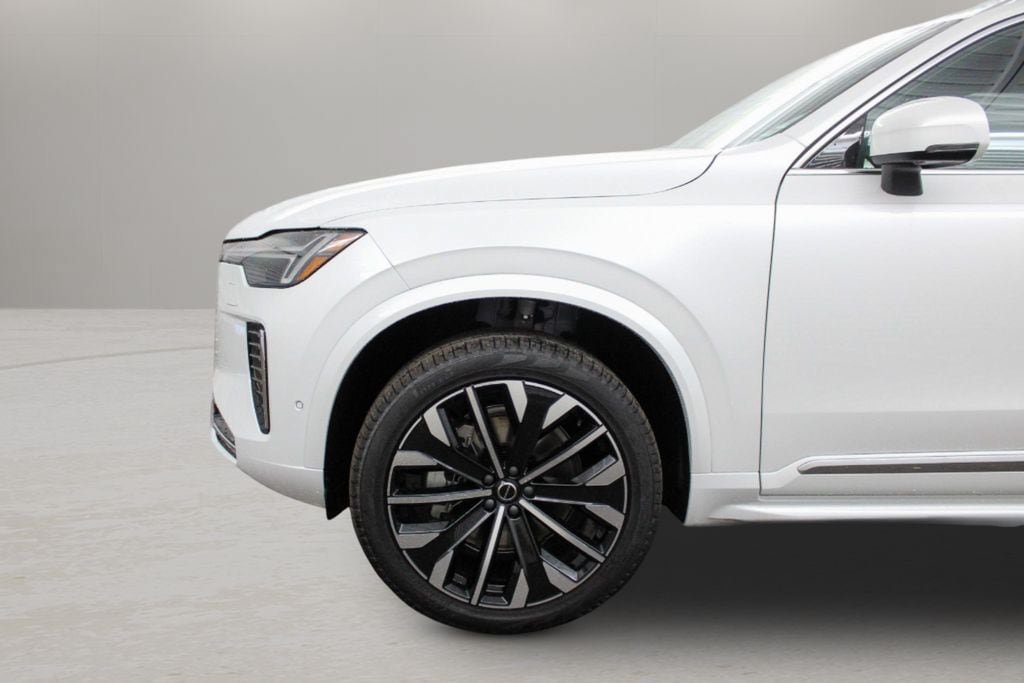 Used 2026 Volvo XC90 B5 Plus w/ Protection Package Premier AWD/4WD image 33