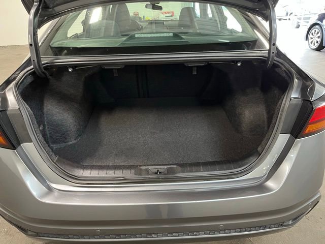Used 2024 Nissan Altima 2.5 SV FWD image 16