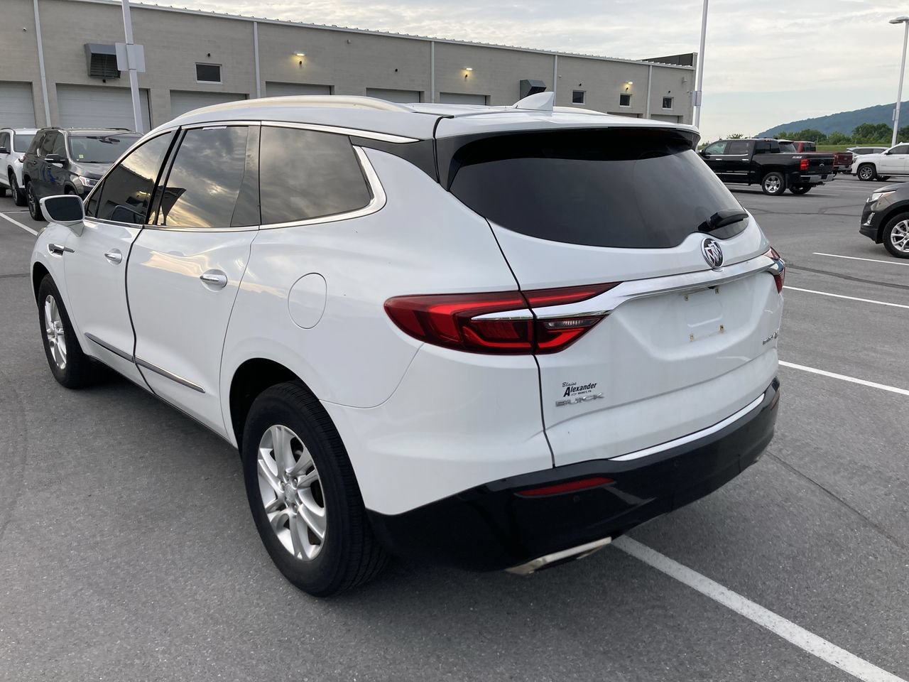 Used 2018 Buick Enclave Essence AWD/4WD image 5