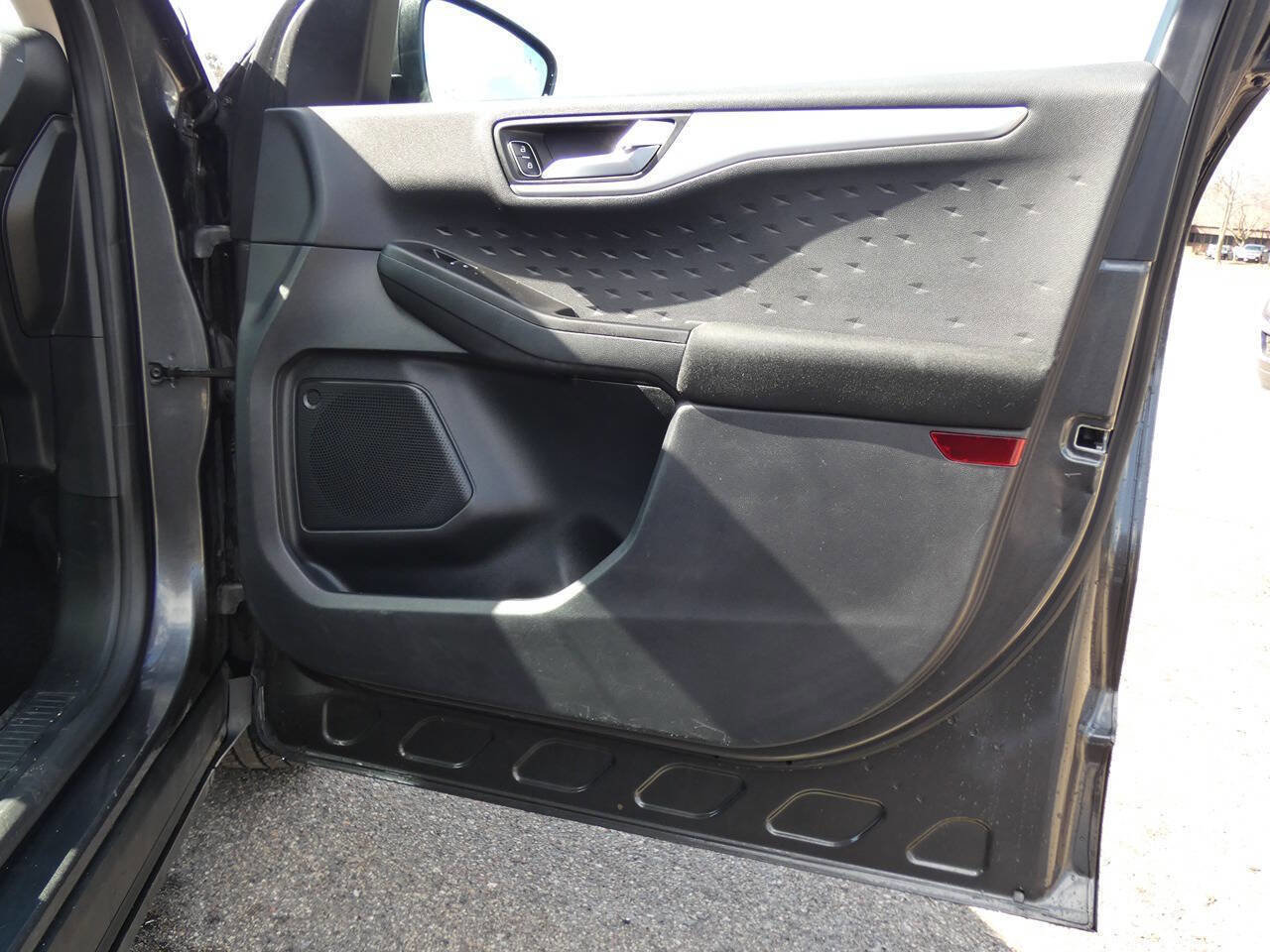 Used 2020 Ford Escape SE image 20