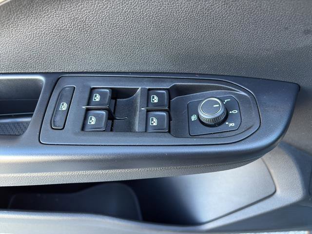 Certified 2025 Volkswagen Taos SE image 15