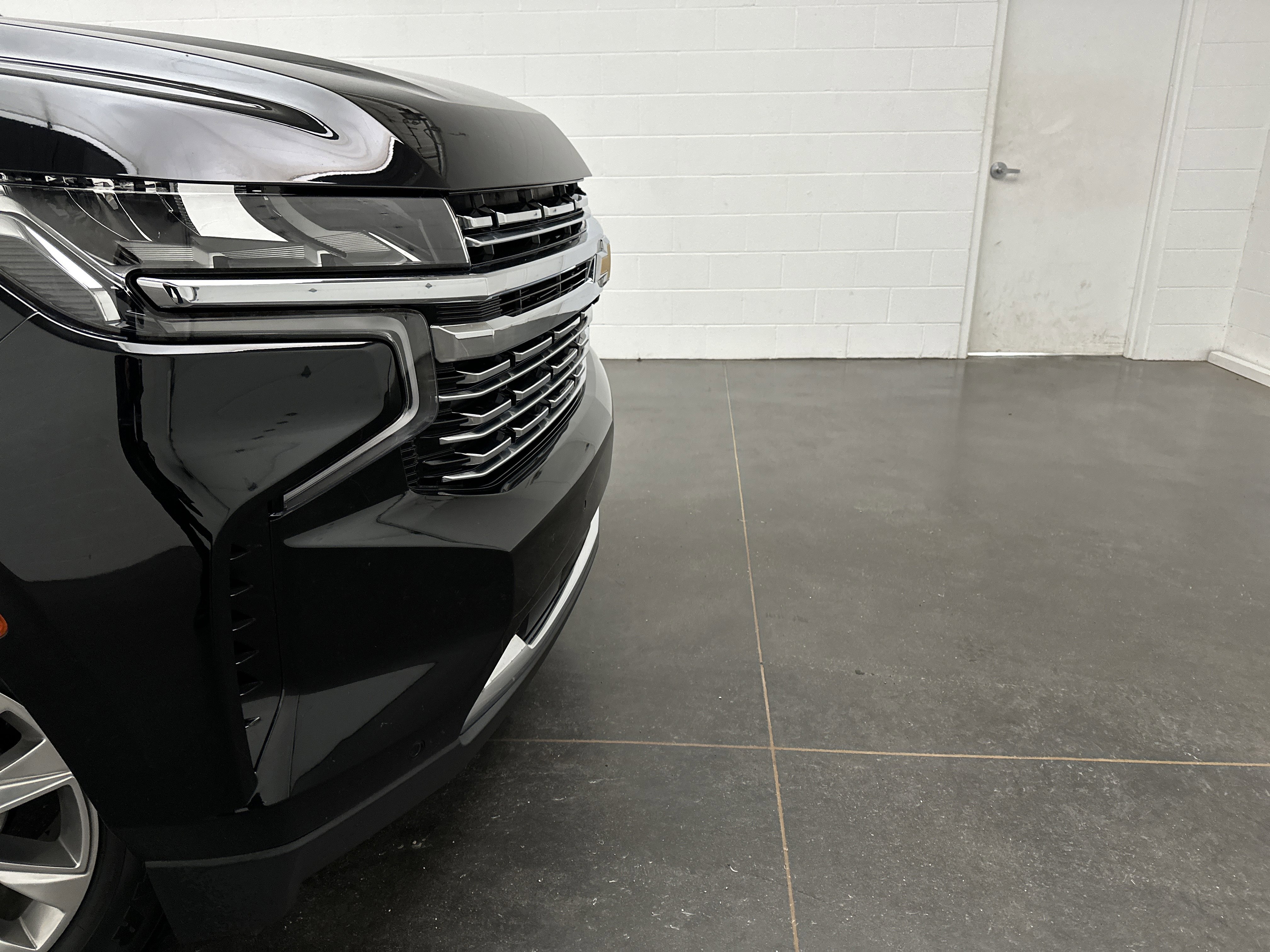 Used 2021 Chevrolet Tahoe Premier w/ Premium Package image 2