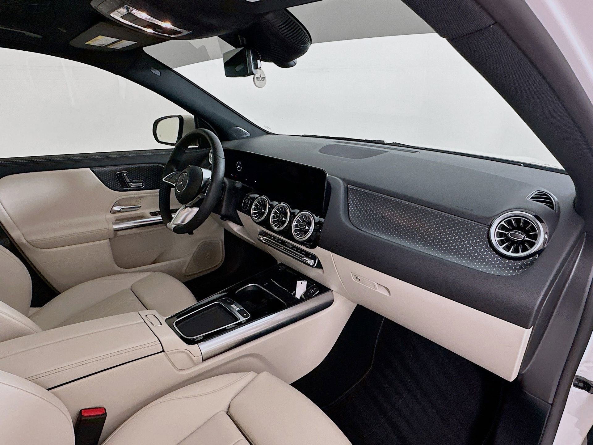 Certified 2025 Mercedes-Benz GLA 250 image 31