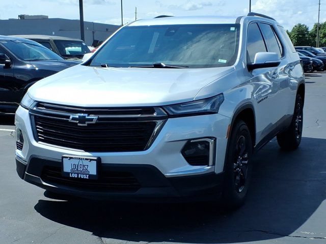 Used 2022 Chevrolet Traverse LT w/ Midnight/Sport Edition FWD image 2