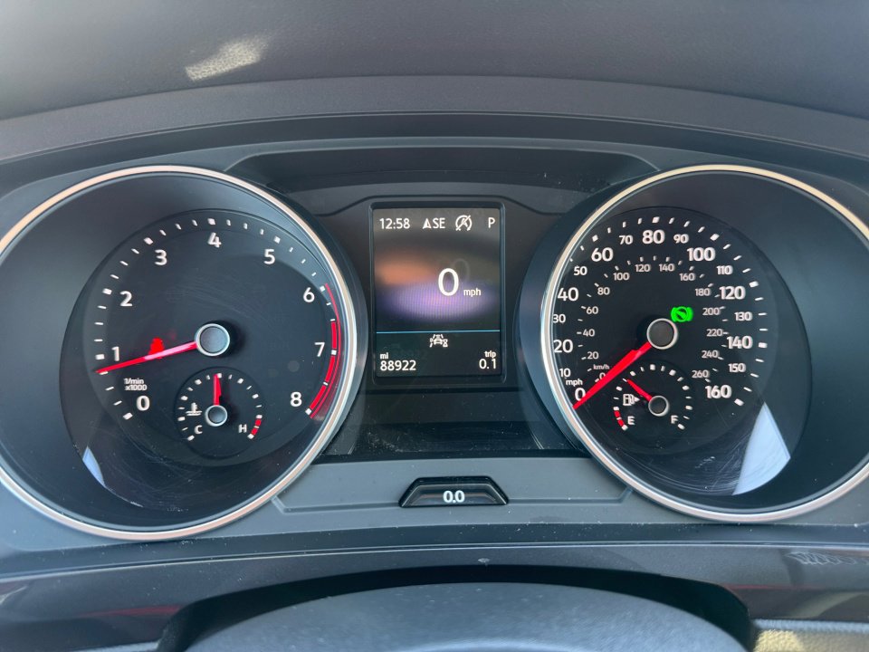 Used 2021 Volkswagen Tiguan SE image 14