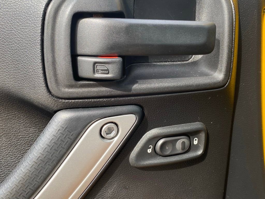 Used 2015 Jeep Wrangler Sahara w/ Connectivity Group AWD/4WD image 18