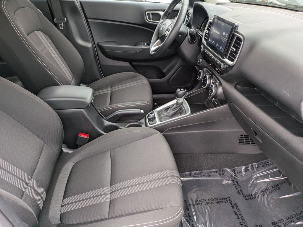 Used 2025 Hyundai Venue SEL image 23