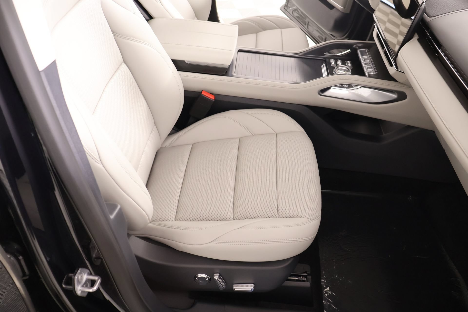 New 2026 Lincoln Nautilus Premier w/ Equipment Group 102A AWD/4WD image 13