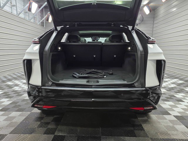 Used 2024 Cadillac Lyriq Tech w/ Driver Assist Package AWD/4WD image 39