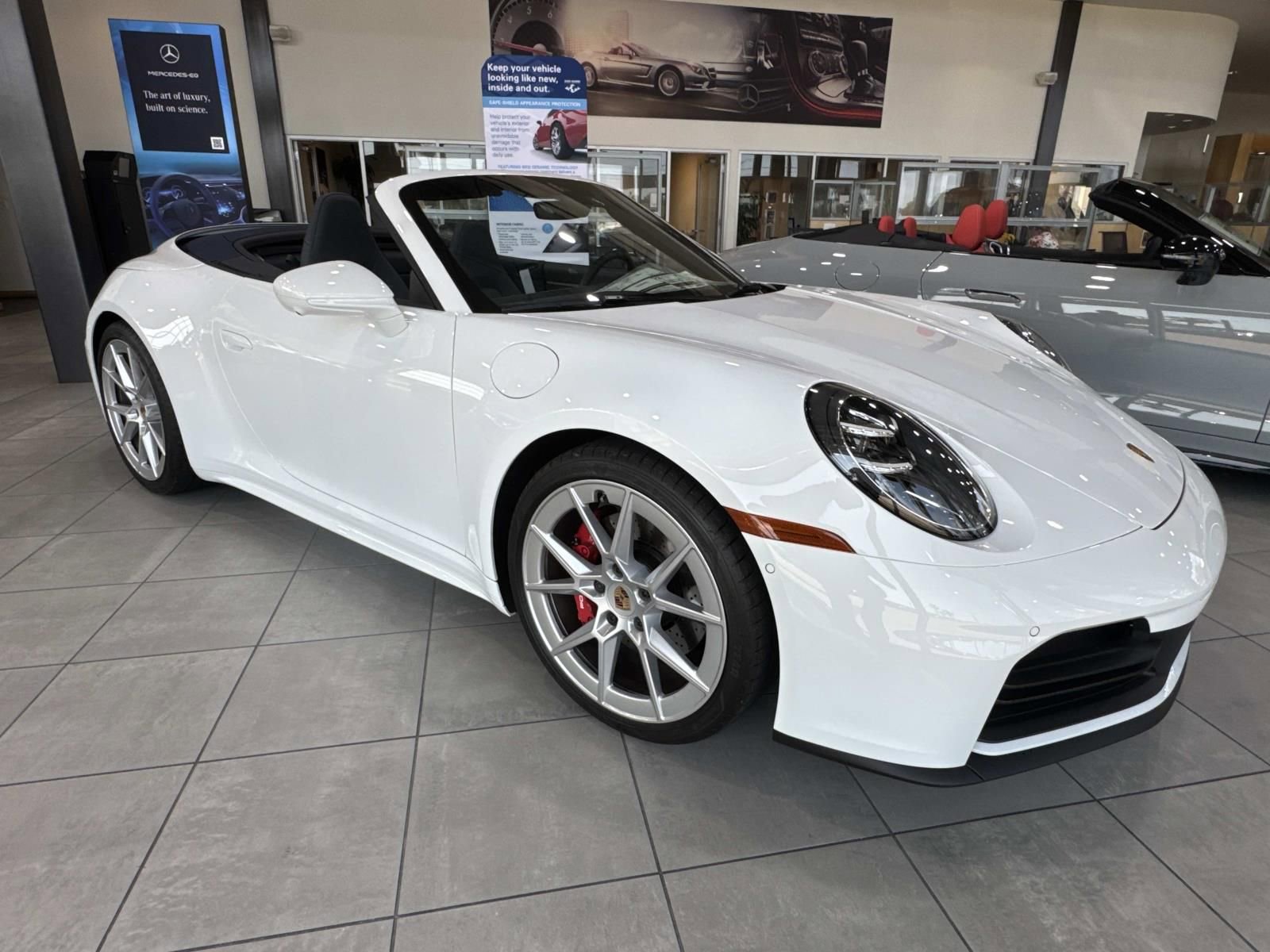 Used 2025 Porsche 911 Carrera image 3