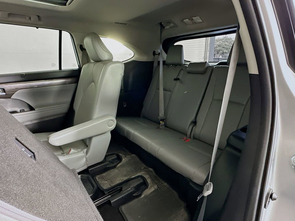 Used 2023 Toyota Highlander Platinum image 28
