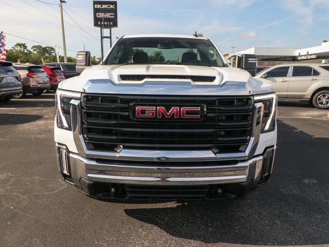 Used 2024 GMC Sierra 2500 Pro w/ Convenience Package image 2