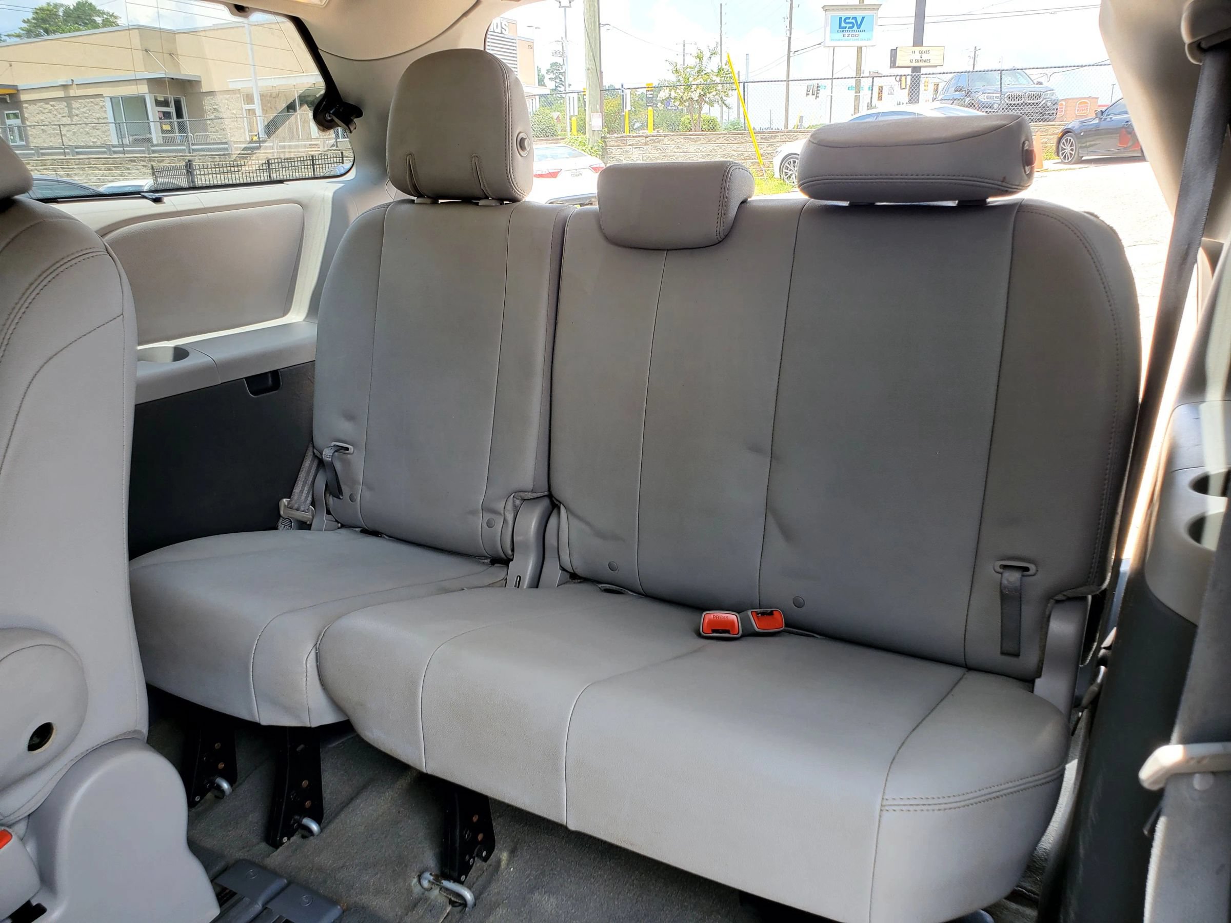 Used 2015 Toyota Sienna XLE FWD image 6