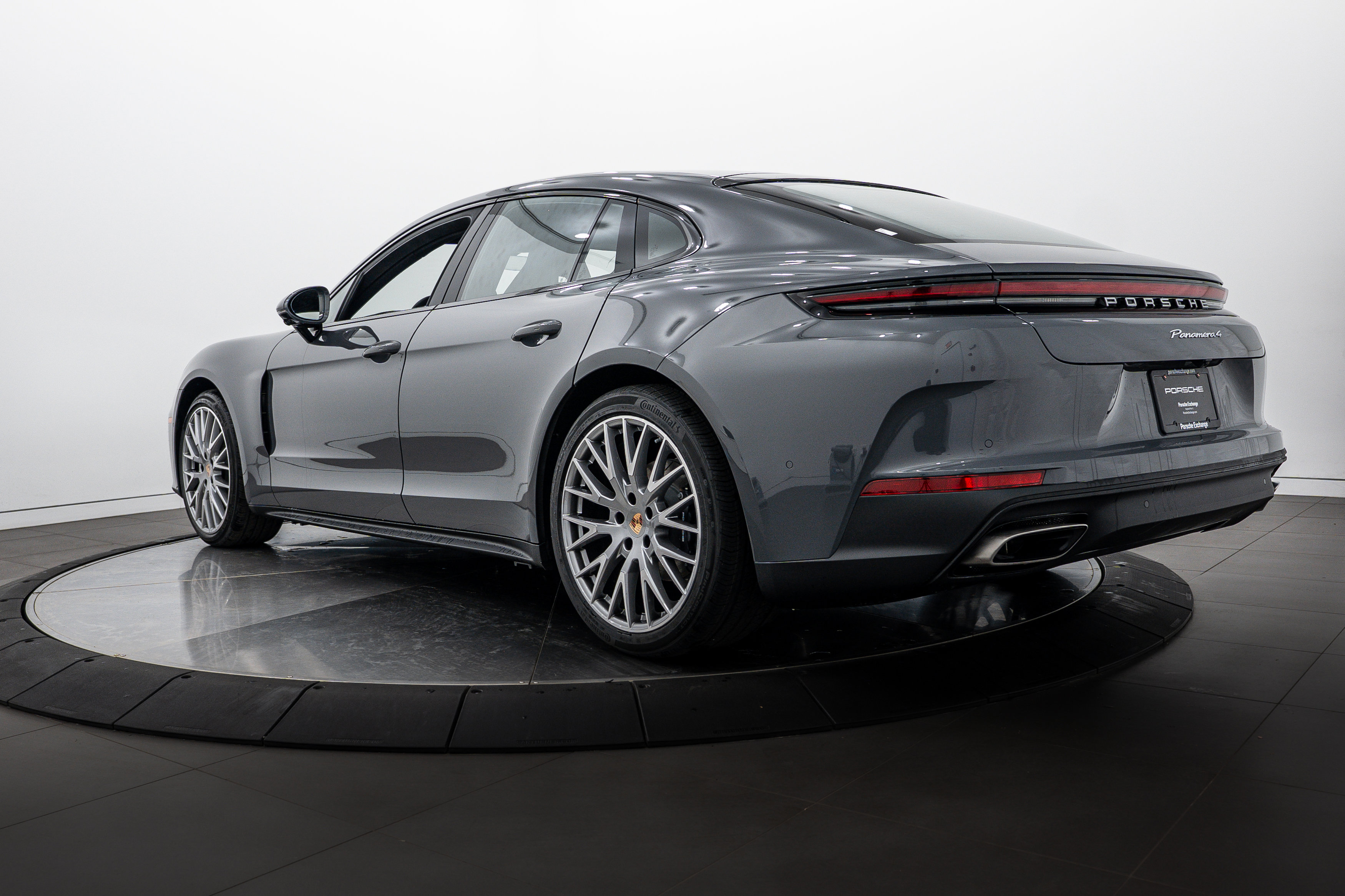 New 2026 Porsche Panamera 4 image 3