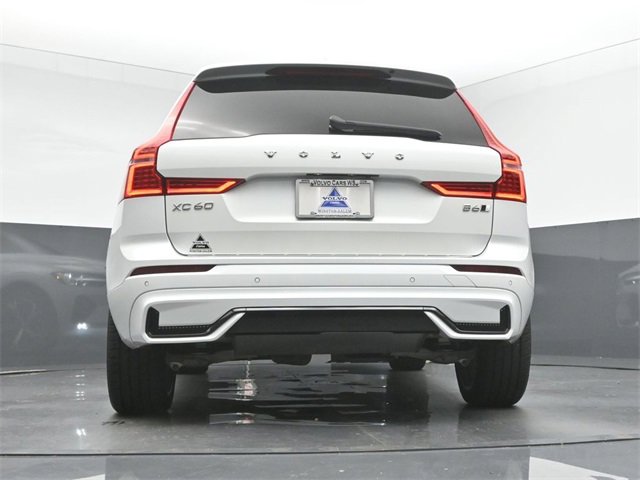 Used 2022 Volvo XC60 B6 R-Design w/ Protection Package Premier image 41