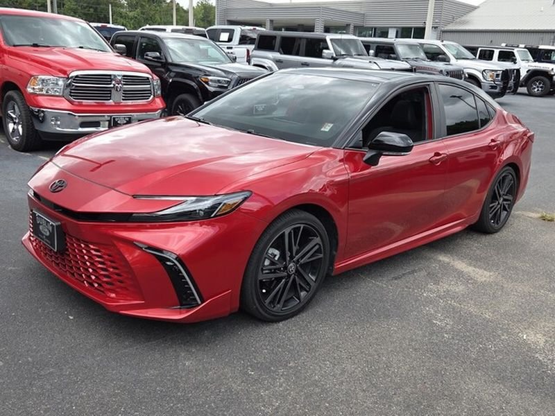 Used 2025 Toyota Camry XSE FWD image 3