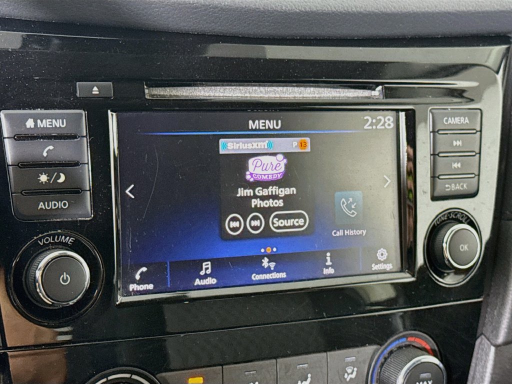 Used 2020 Nissan Rogue S w/ Special Edition Package FWD image 6