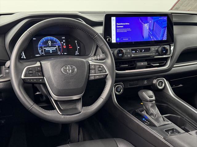 Certified 2025 Toyota Grand Highlander FWD image 33