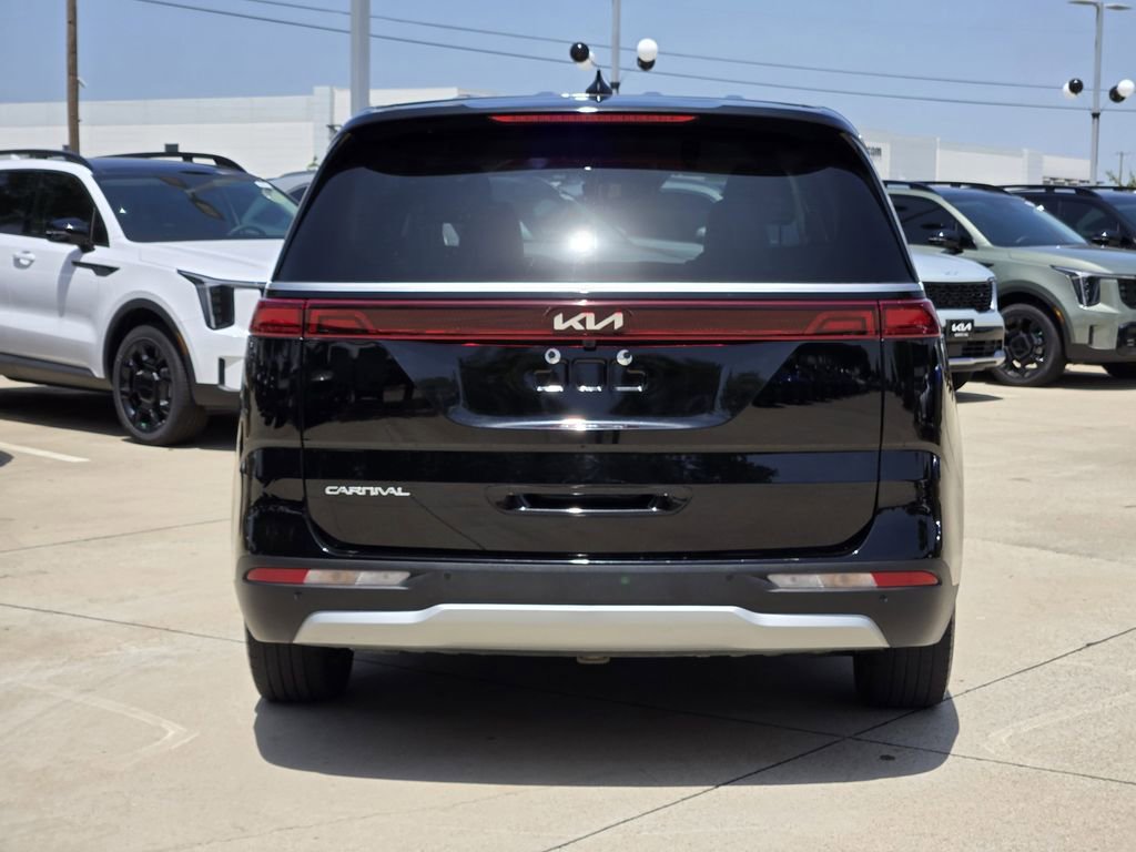Used 2024 Kia Carnival EX FWD image 13