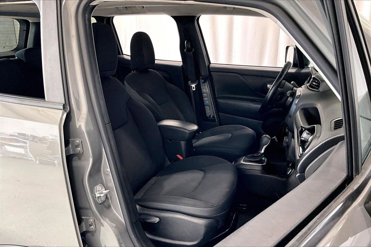 Used 2020 Jeep Renegade Altitude FWD image 15