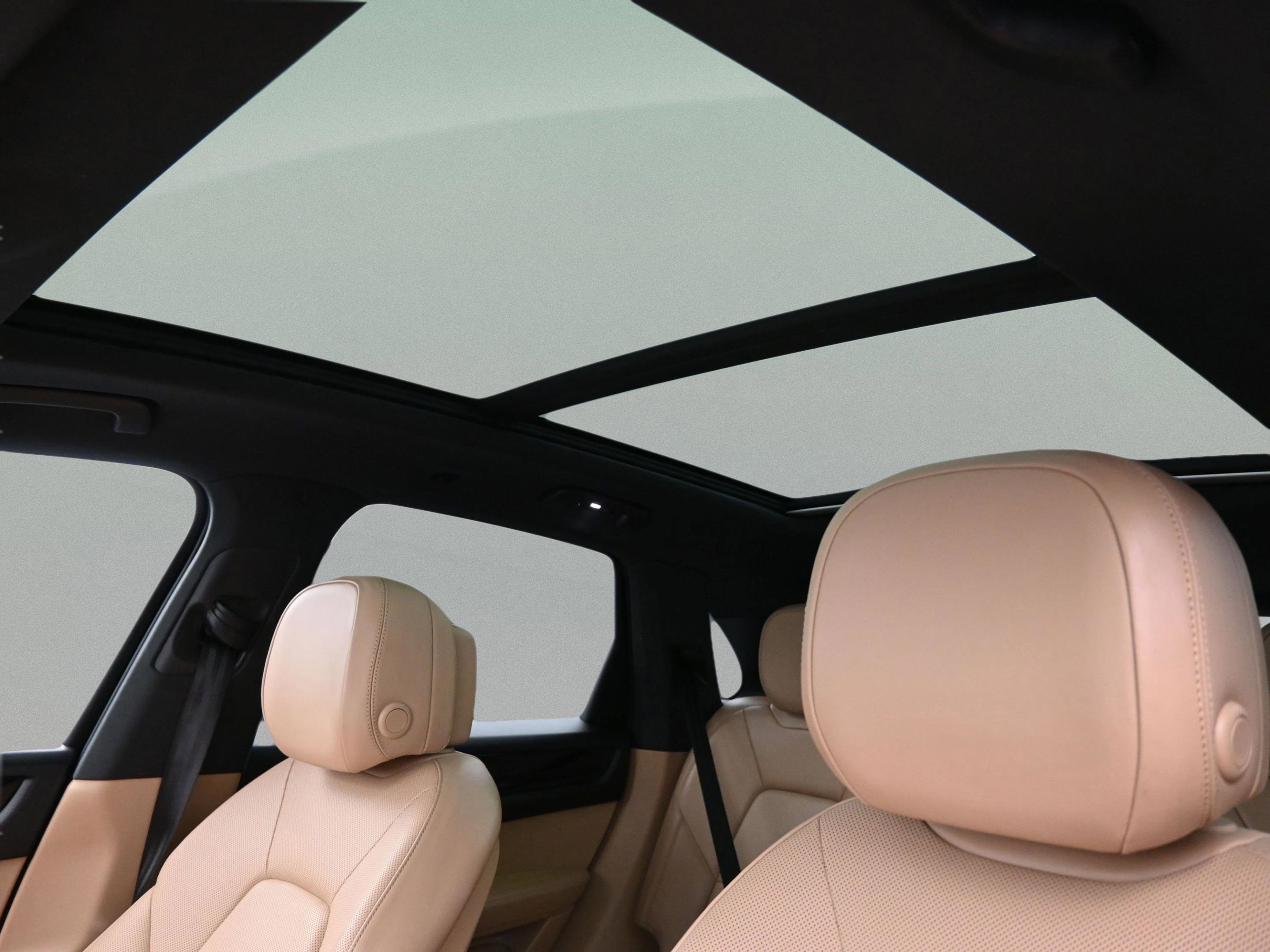 Used 2022 Porsche Cayenne image 43