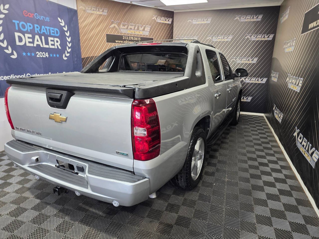 Used 2011 Chevrolet Avalanche LTZ RWD image 15