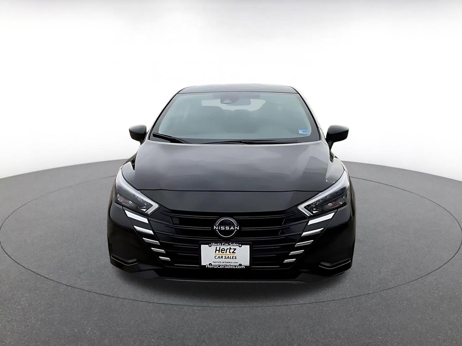 Used 2025 Nissan Versa SV image 4